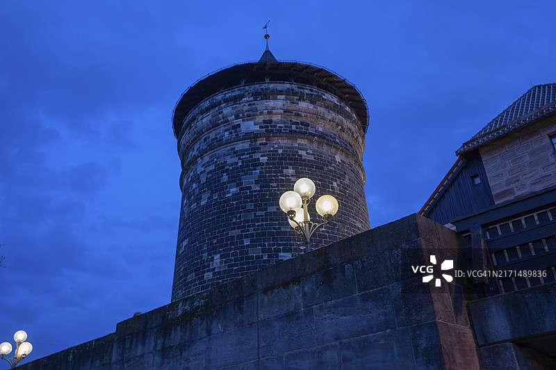 路德维希之门：纽伦堡的中世纪防御塔，位于普莱勒广场，德国巴伐利亚州图片素材