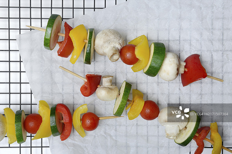 色彩缤纷的蔬菜串，烧烤生串图片素材
