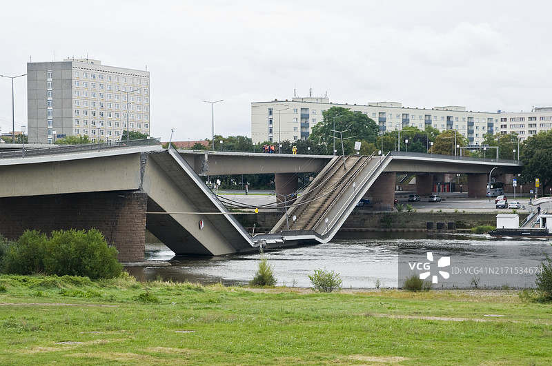 德国萨克森州德累斯顿卡罗拉桥坍塌图片素材