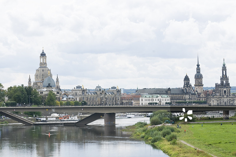 德国萨克森州德累斯顿卡罗拉桥坍塌图片素材