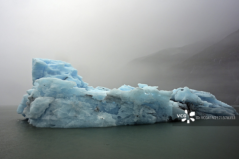 阿拉斯加威廉王子湾哥伦比亚冰川的冰山图片素材