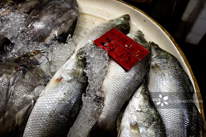 市场上出售的鱼图片素材