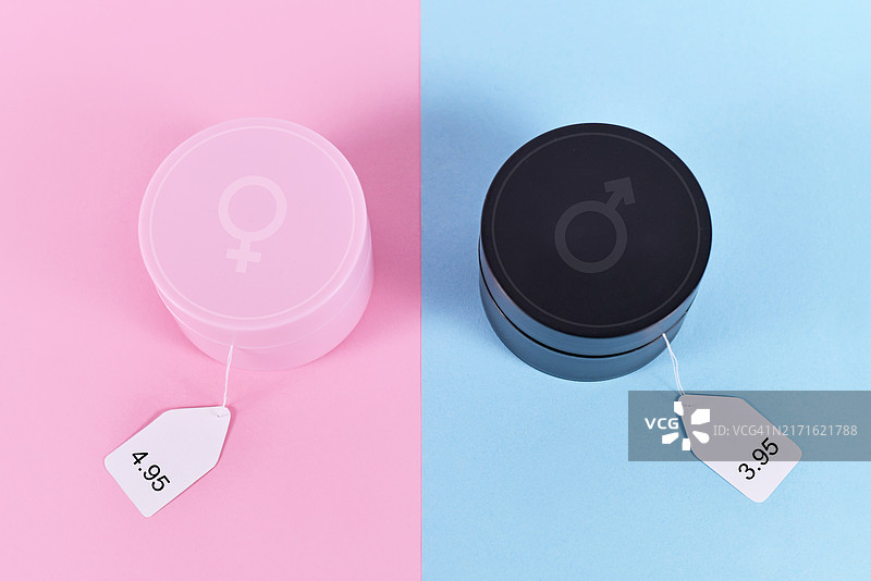 粉红税概念：针对特定性别的粉色和黑色面霜，价格标签不同图片素材