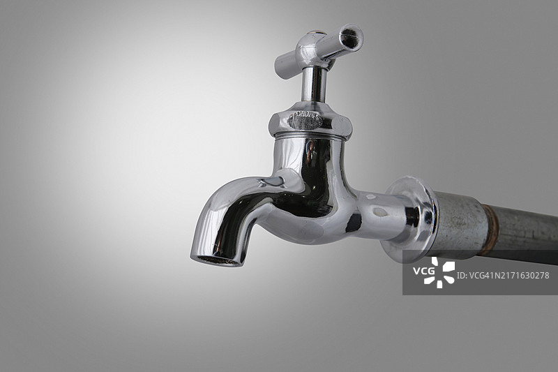 水龙头静物低角度灰色背景无人物图片素材