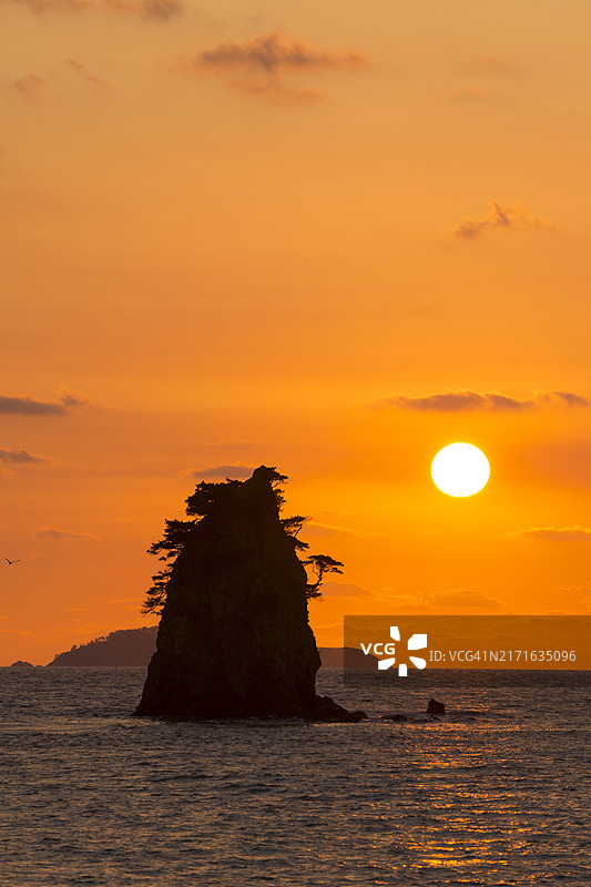 忠清南道泰安郡花地海滩的祖母岩和祖父岩图片素材