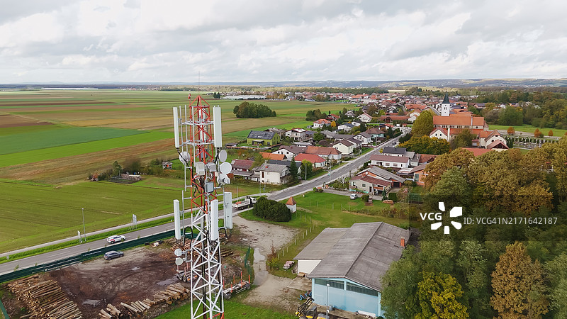 乡村天际线的通信塔图片素材