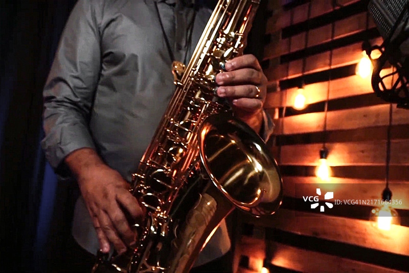 萨克斯音乐会表演者图片素材