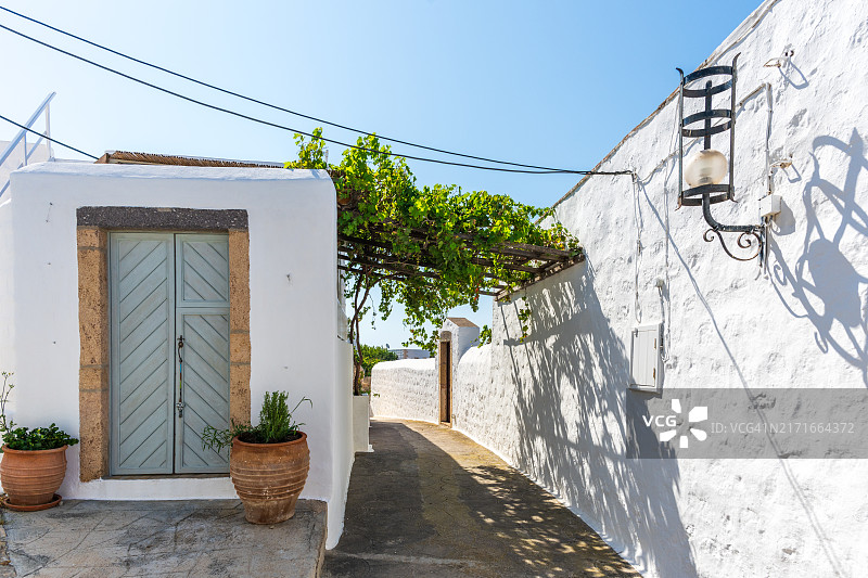 希腊帕特莫斯岛的粉刷小巷图片素材