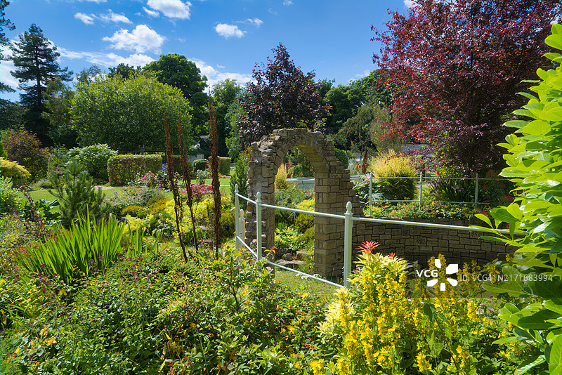 英国苏格兰中部地区福尔柯克卡梅伦路的历史悠久的美元公园图片素材