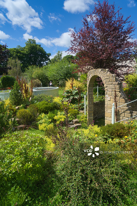 英国苏格兰中部地区福尔柯克卡梅伦路的历史悠久的美元公园图片素材