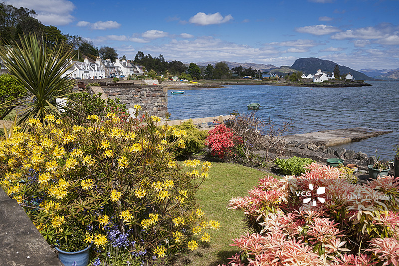向北眺望普洛克顿热门度假村的海滨，卡伦湖，韦斯特罗斯，高地，苏格兰，英国图片素材