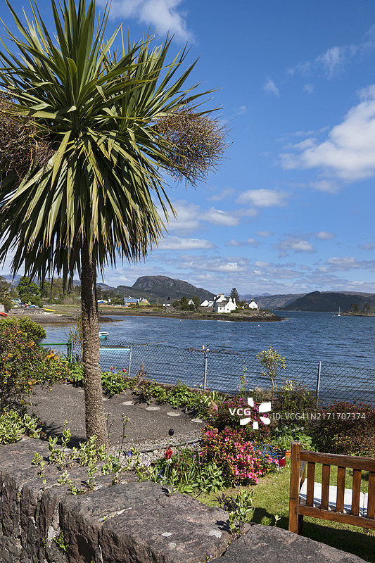 向北眺望普洛克顿热门度假村的海滨，卡伦湖，韦斯特罗斯，高地，苏格兰，英国图片素材