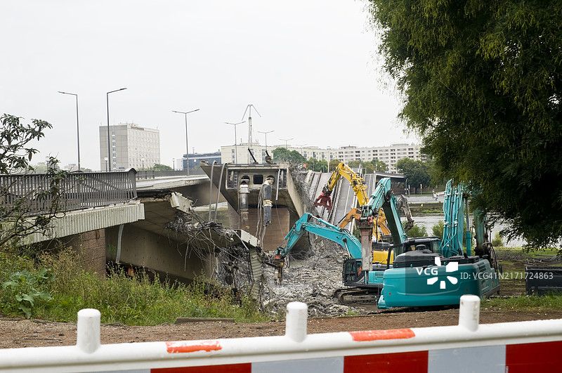 德国萨克森州德累斯顿卡罗拉桥坍塌图片素材