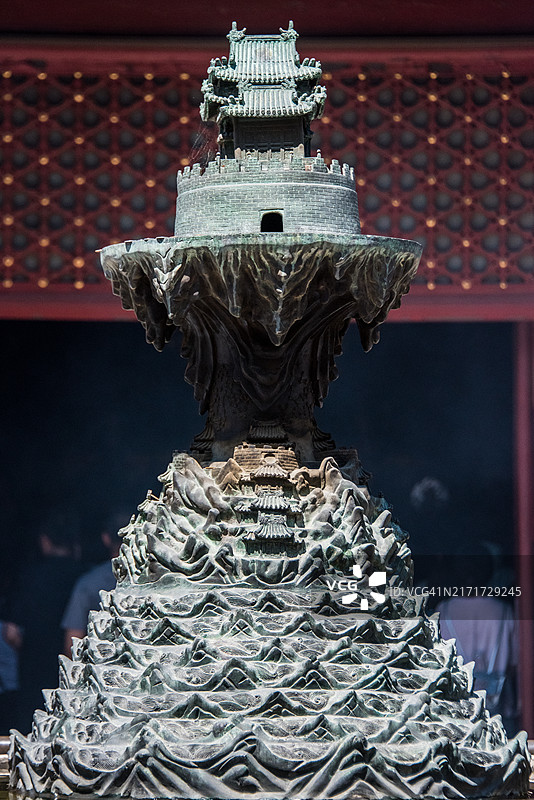 北京雍和宫的须弥山雕塑图片素材