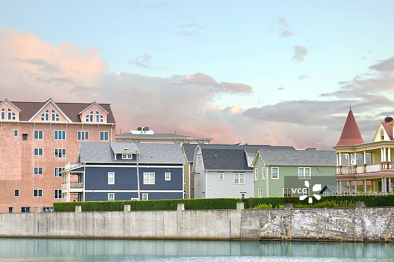 美国新泽西州阿斯伯里帕克多云天空下的建筑景观图片素材