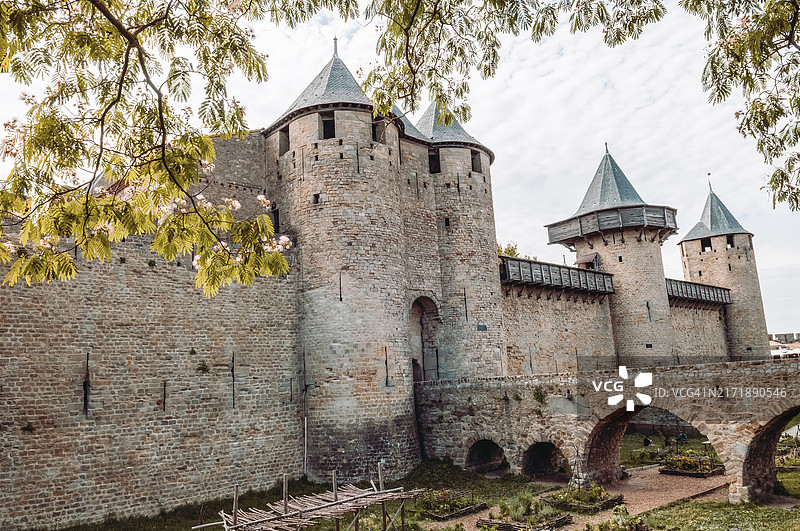 法国奥德卡尔卡松伯爵城堡的塔楼图片素材