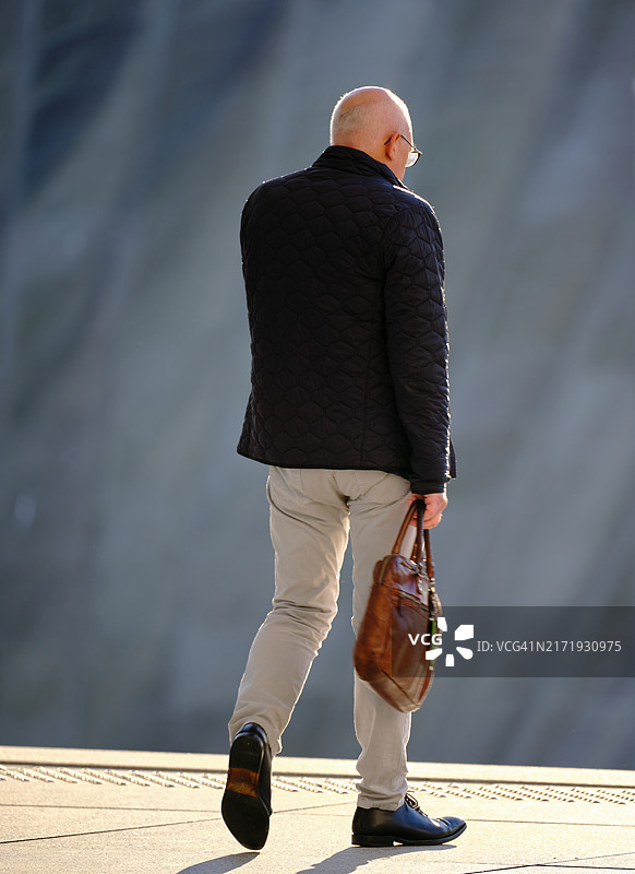 行走中的职员图片素材