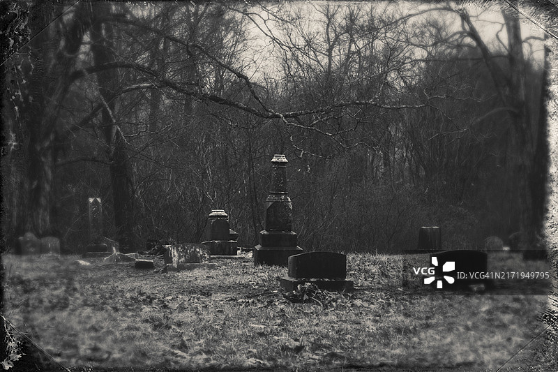 阴森恐怖的神秘墓地图片素材