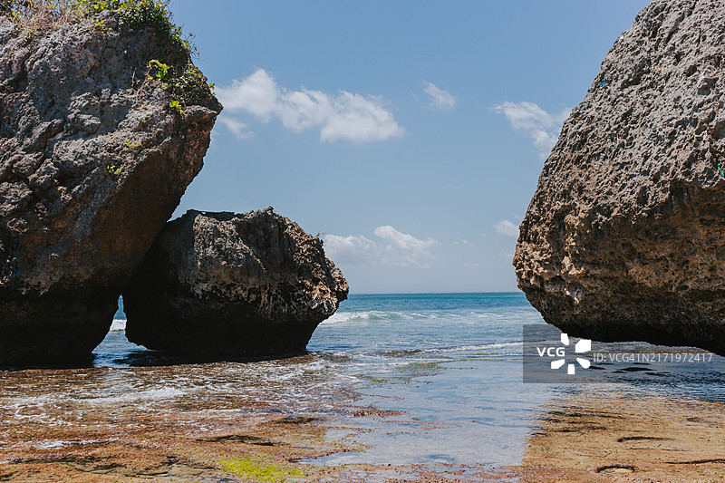 海边美丽的纹理岩石图片素材