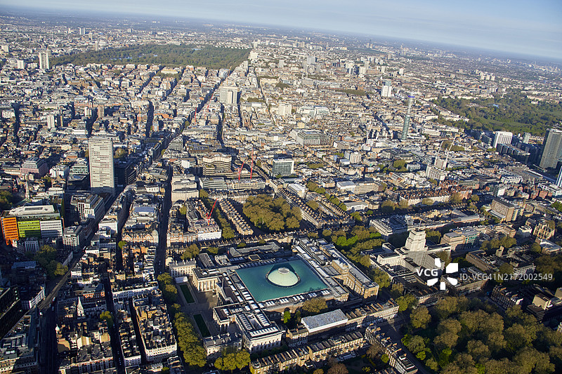伦敦Big Ben，毗邻泰晤士河和威斯敏斯特教堂图片素材