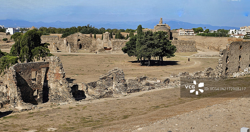 西班牙赫罗纳省罗 Roses 圣玛丽亚教堂图片素材