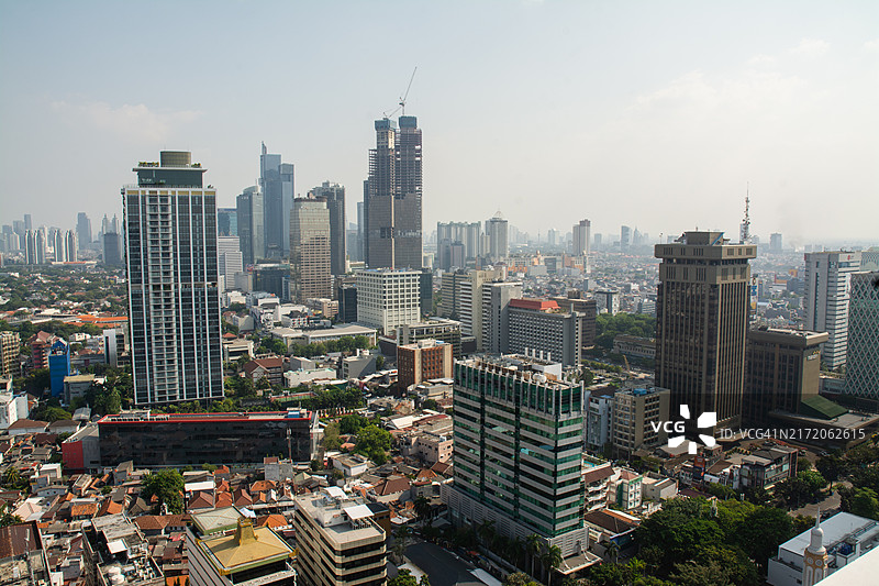 雅加达摩天大楼：现代建筑的繁华城市天际线图片素材