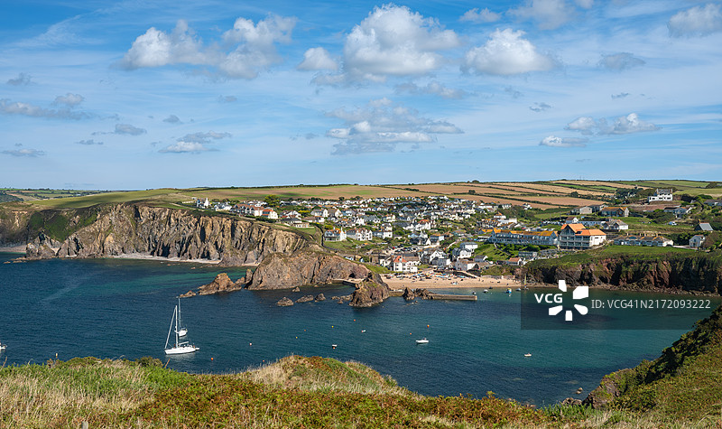 宁静的德文郡霍普湾沿海村庄图片素材