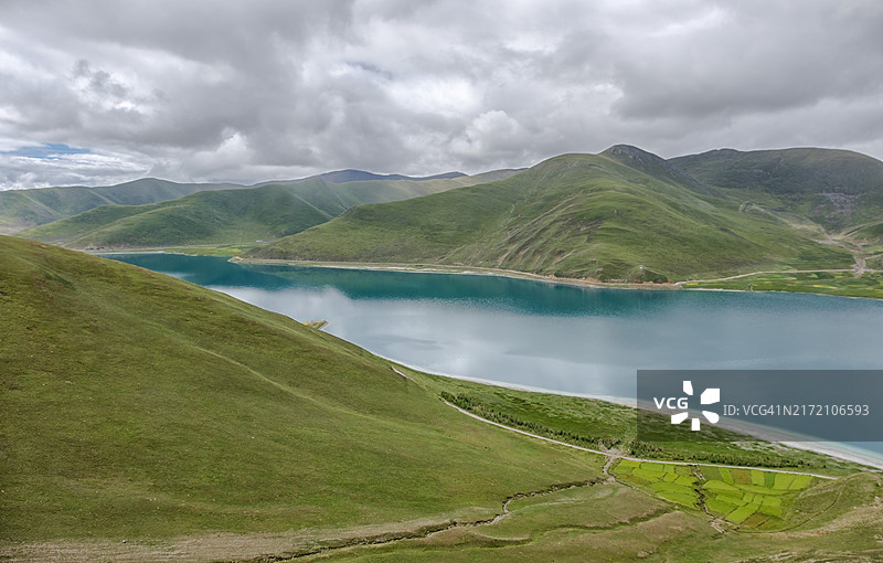 羊卓雍错湖图片素材