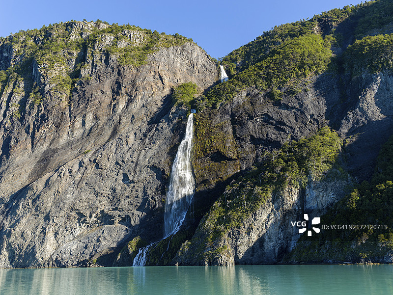 智利百内国家公园希望湾的瀑布图片素材