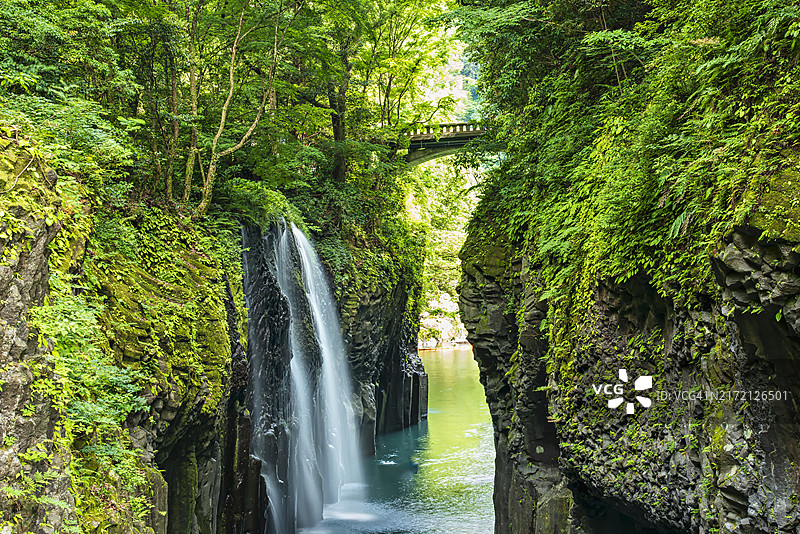 位于九州岛高千穗峡的槵之木泷瀑布图片素材