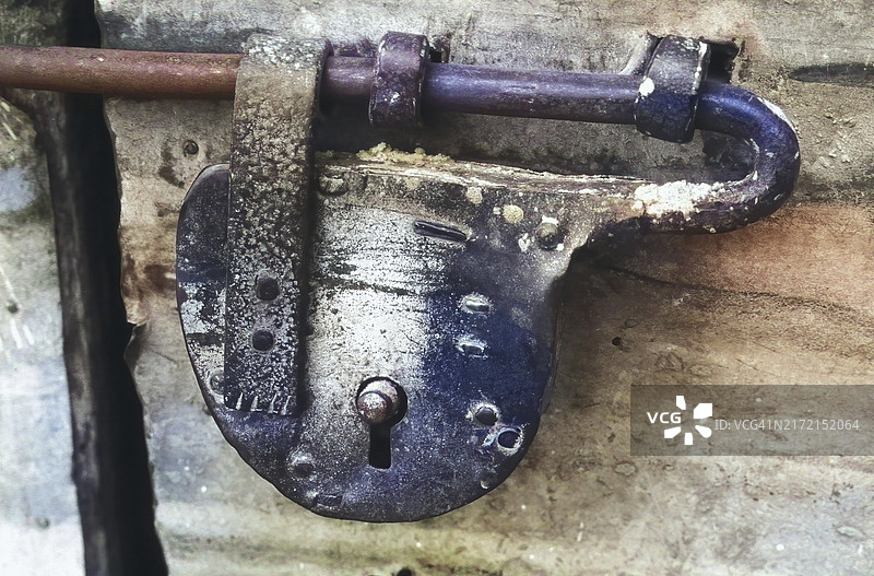 照片符号：生锈的旧门锁图片素材