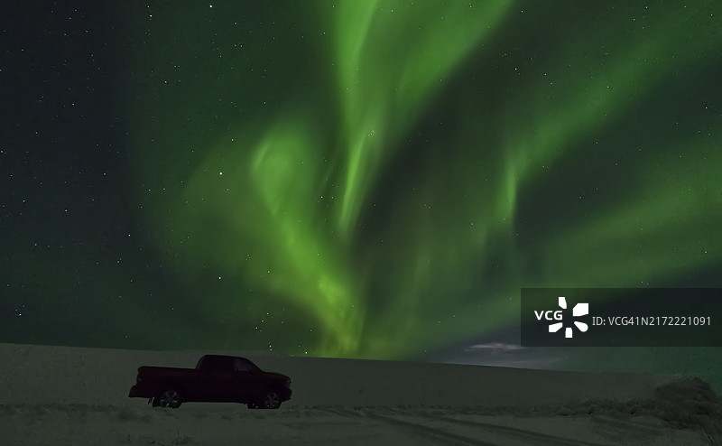 极光与卡车图片素材