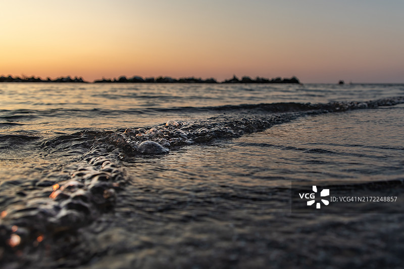 伊利湖日落波浪图片素材