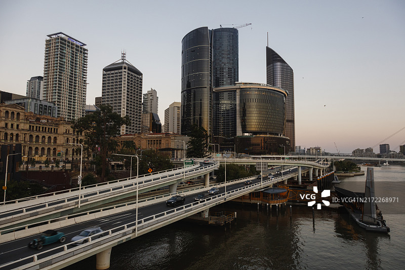 布里斯班中央商务区的新皇后码头图片素材