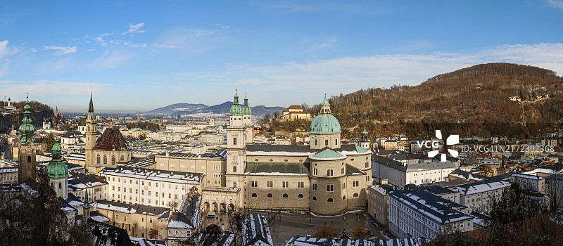 萨尔茨堡旧城区天际线全景（奥地利萨尔茨堡）图片素材
