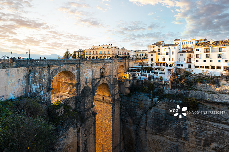 西班牙安达卢西亚龙达新桥和山顶小镇图片素材