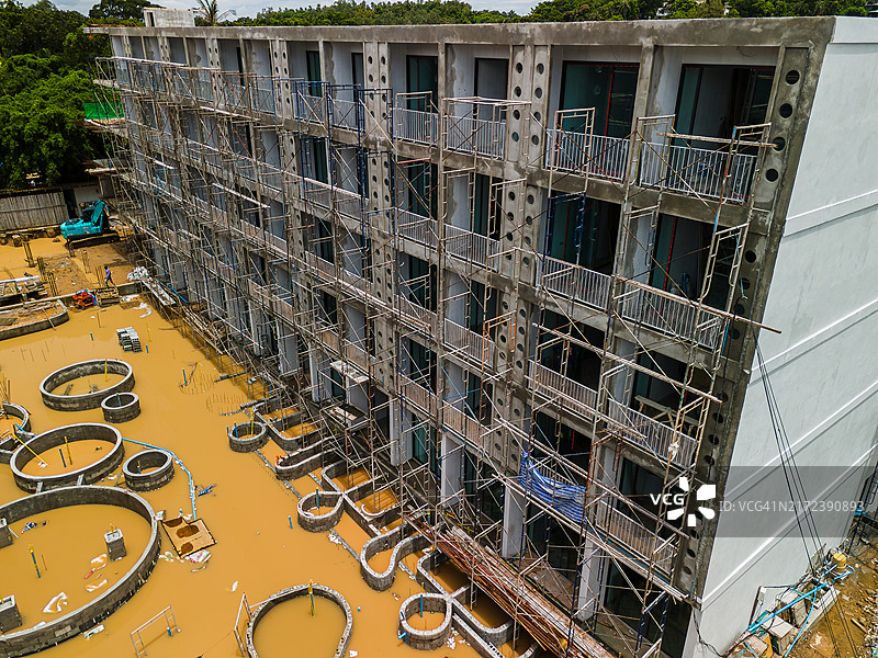 脚手架淹没的建筑工地航拍图片素材
