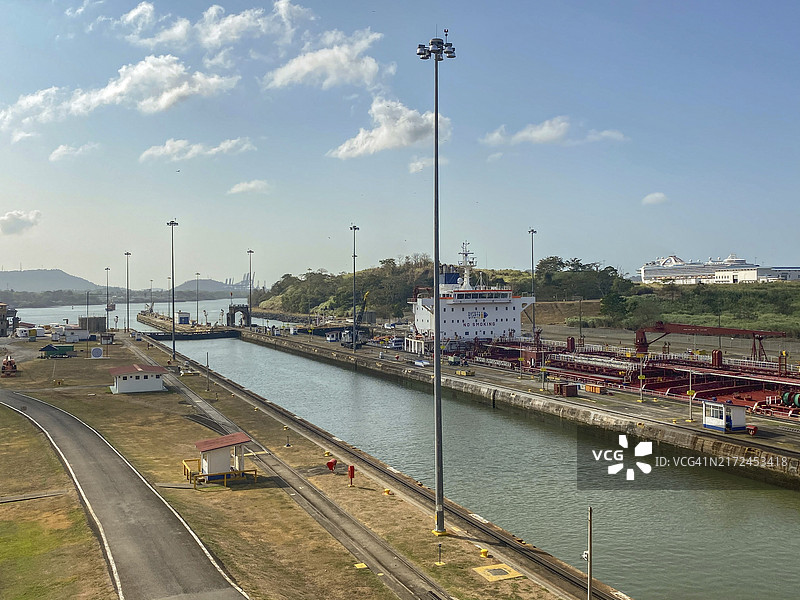 巴拿马运河上的船只图片素材