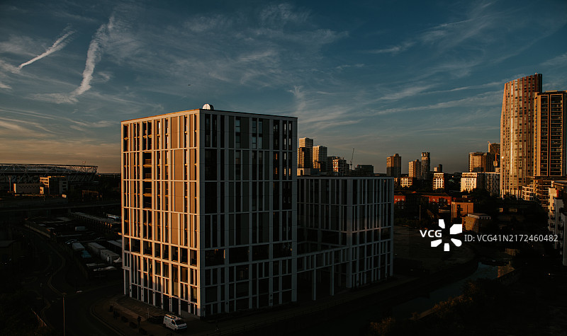 夏季傍晚黄昏时分的伦敦城市天际线图片素材