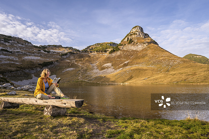 奥格斯特湖和阿特科格尔山，位于奥地利图片素材