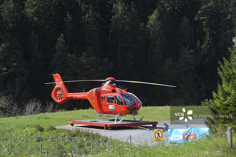 蒂罗尔州的OE-XHH救援直升机图片素材