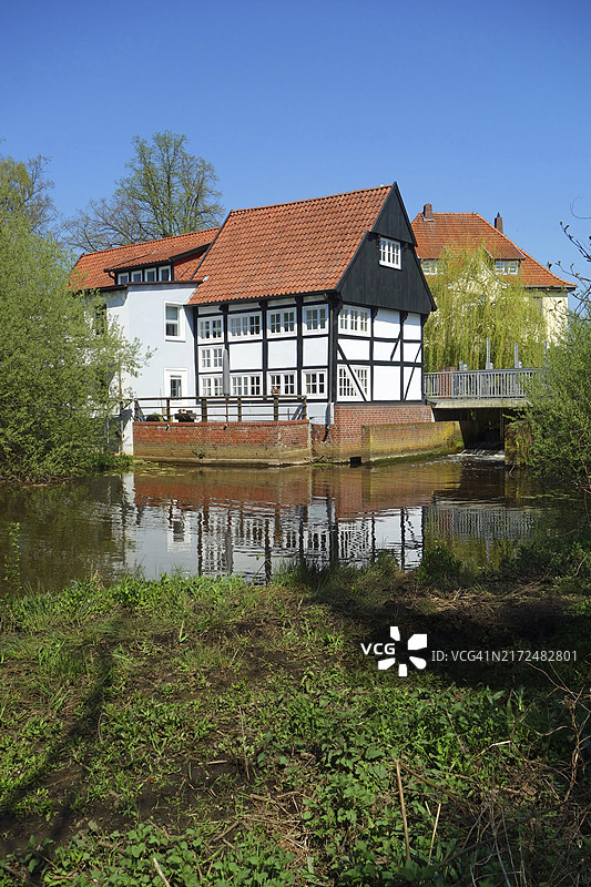 Vechta沼泽溪流上的水磨坊图片素材