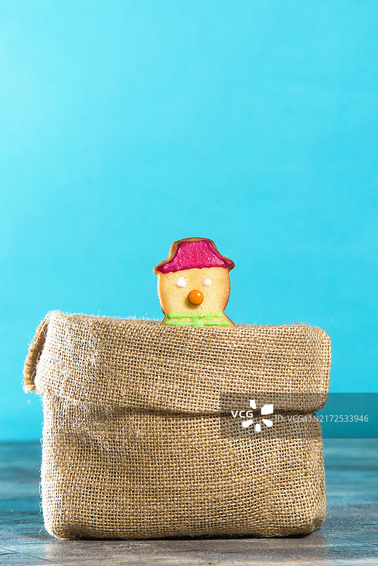 袋子里的雪人饼干图片素材