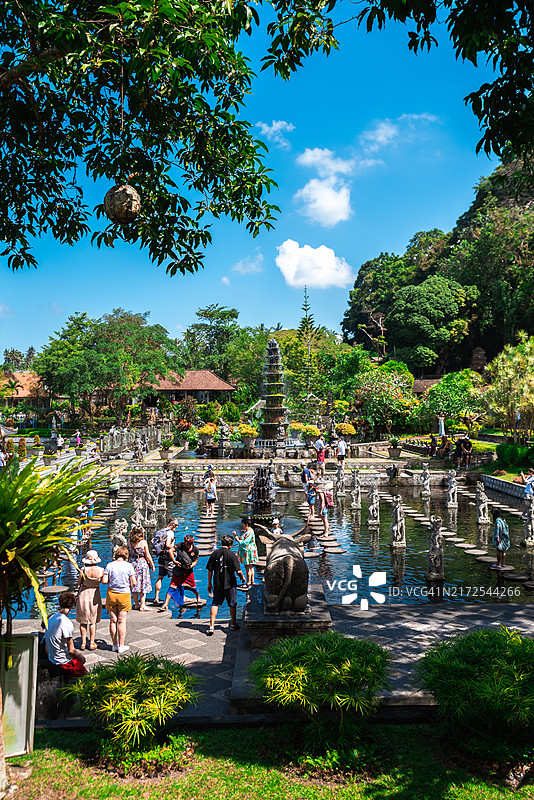 巴厘岛提尔塔冈加水宫和花园景观图片素材
