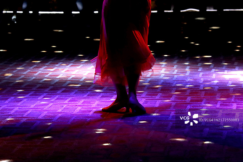 练习交谊舞的舞者图片素材