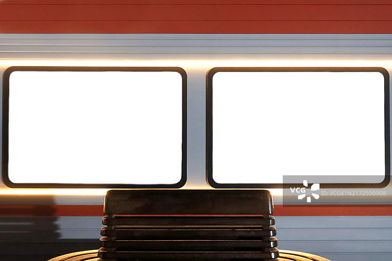 地铁站内的两块空白广告牌图片素材