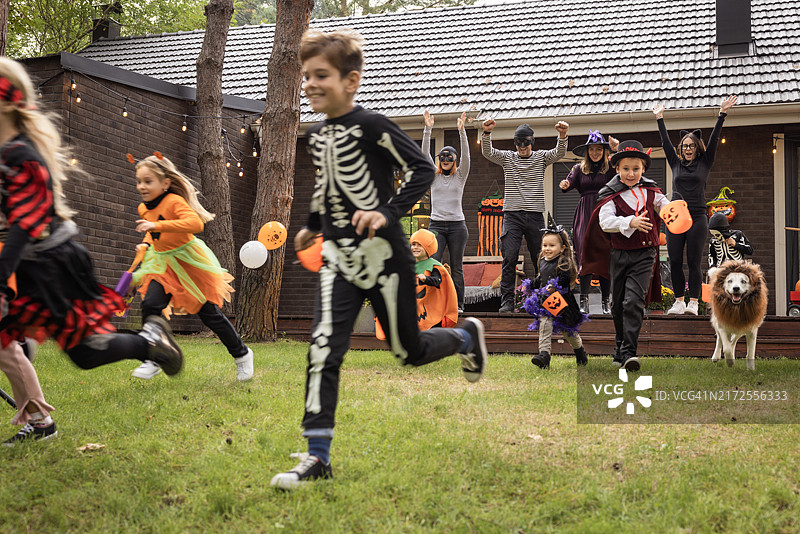 在家举办万圣节派对图片素材