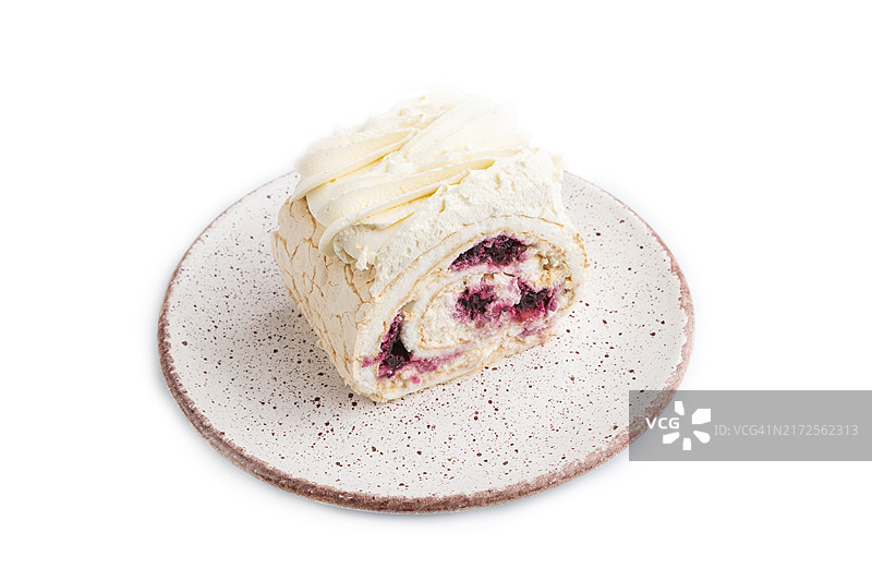 奶油奶酪果酱卷饼蛋糕，白色背景特写侧视图图片素材