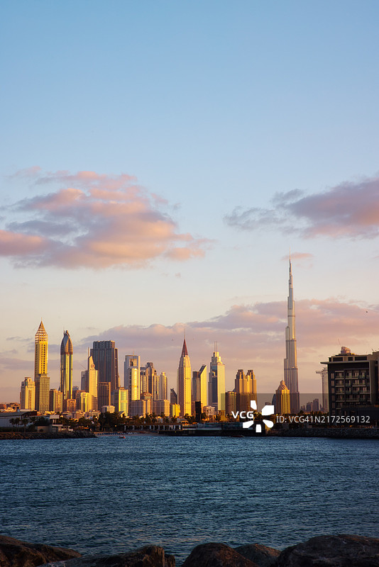 迪拜市中心天际线日落景色图片素材