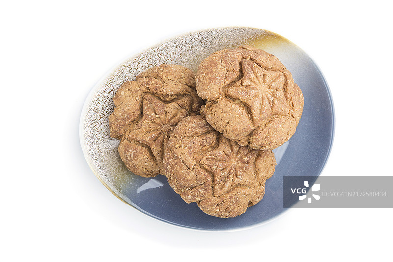 白色背景上的自制燕麦饼干图片素材